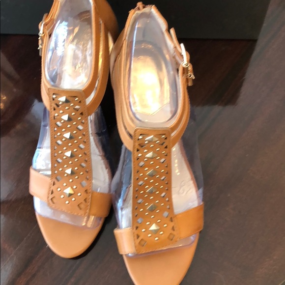 Vince Camuto tan leather kitten heel - Picture 4 of 8
